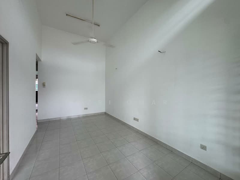Bandar Bukit Raja untuk Untuk Dijual - RM 450,000, Mac 2026 - Living Room - PropertyGuru.com.my