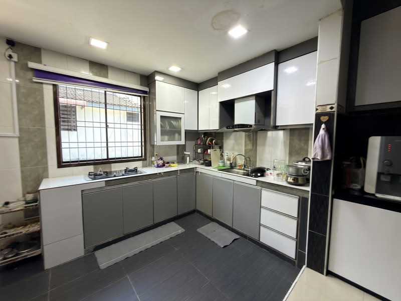 1-storey Terraced House for Sale in Taman Puteri Wangsa (Ulu Tiram) - Samantha Teng - Kitchen - PropertyGuru.com.my