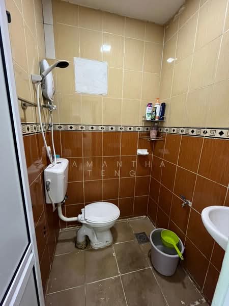 1-storey Terraced House for Sale in Taman Puteri Wangsa (Ulu Tiram) - Samantha Teng - Bathroom - PropertyGuru.com.my