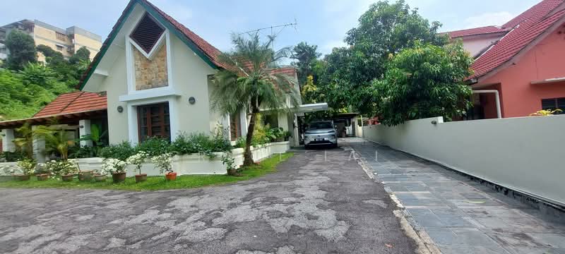 Untuk Dijual - Near Midvalley Below Market 14ksf 6-8 cars Refurbished Matured Big Garden Good condition Cozy Home