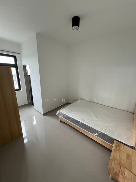 Servis Apartment untuk Disewa di Serviced Residence @ The Louvre @ Country Heights - Zehan Zaki - Bedroom - PropertyGuru.com.my