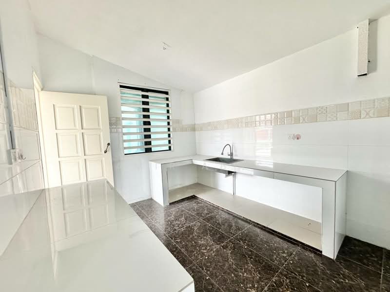 2 Storey Semi D Garden Villa Seksyen 7 Shah Alam untuk Untuk Dijual - RM 2,000,000, Mac 2026 - Kitchen - PropertyGuru.com.my