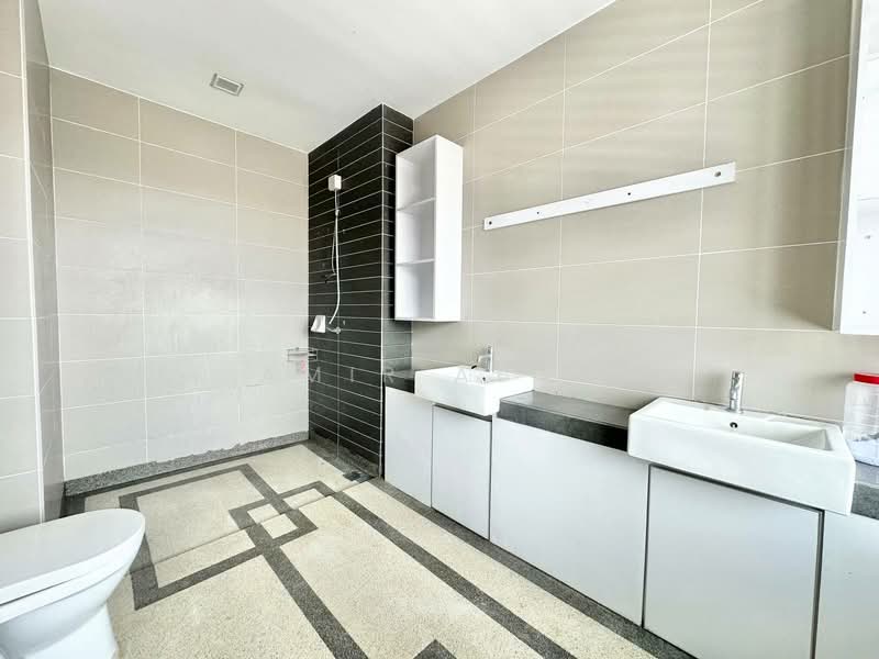 2 Storey Semi D Garden Villa Seksyen 7 Shah Alam untuk Untuk Dijual - RM 2,000,000, Mac 2026 - Bathroom - PropertyGuru.com.my