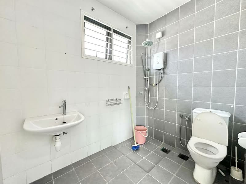 2 Storey Semi D Garden Villa Seksyen 7 Shah Alam untuk Untuk Dijual - RM 2,000,000, Mac 2026 - Bathroom - PropertyGuru.com.my