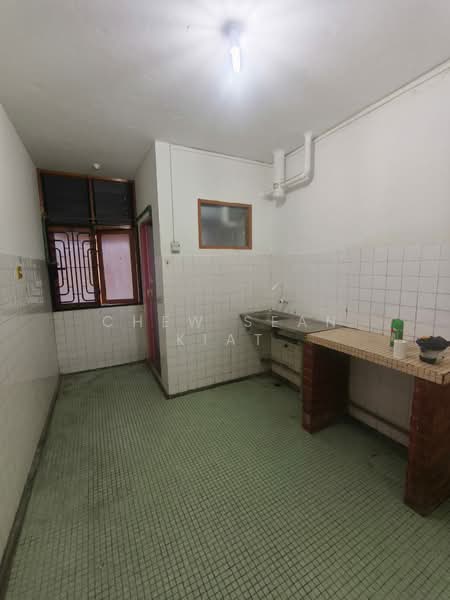 Flat PKNS Seksyen 8 untuk Untuk Dijual - RM 185,000, Mac 2026 - Kitchen - PropertyGuru.com.my