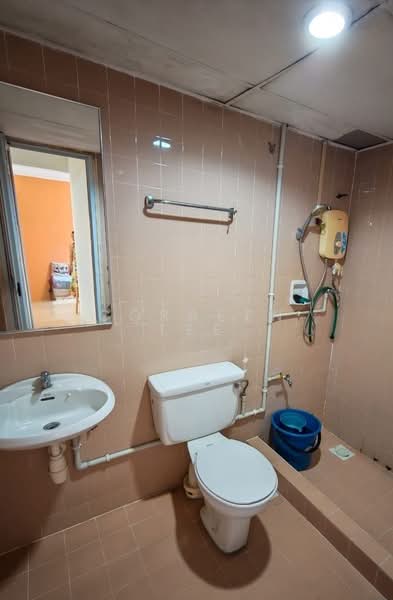 Apartment for Sale at Bayu Emas Apartments - Correen Lee - Bathroom - PropertyGuru.com.my