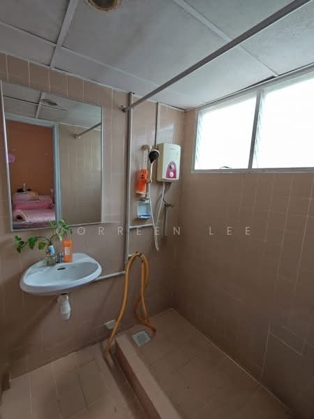 Apartment for Sale at Bayu Emas Apartments - Correen Lee - Bathroom - PropertyGuru.com.my