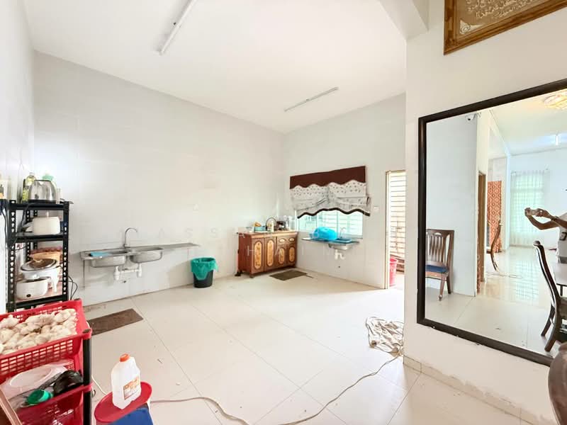 Semi-Detached House for Sale in Nilai (Negeri Sembilan) - Hassan Basri Suhaimi - Kitchen - PropertyGuru.com.my