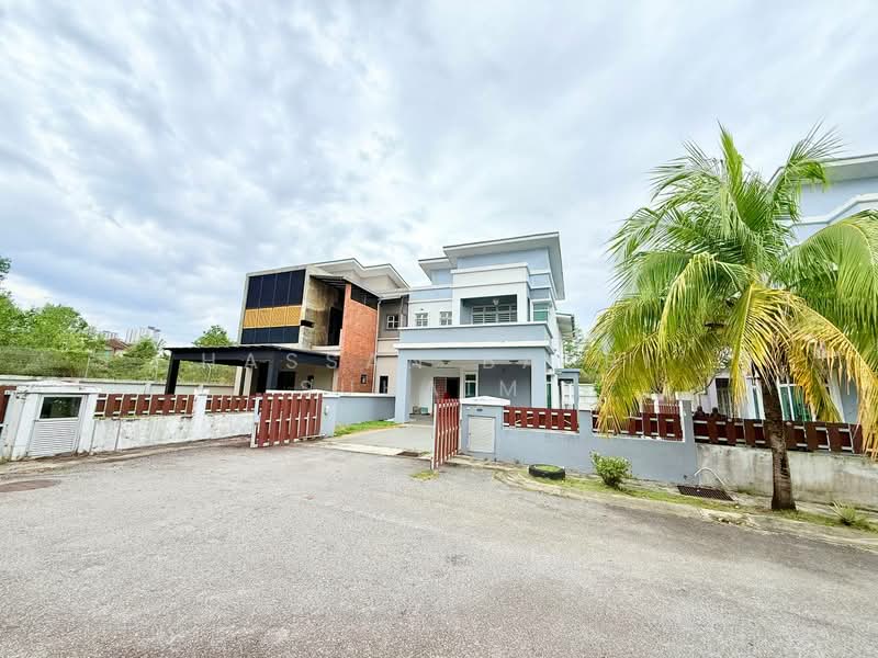 Semi-Detached House for Sale in Nilai (Negeri Sembilan) - Hassan Basri Suhaimi - Exterior - PropertyGuru.com.my