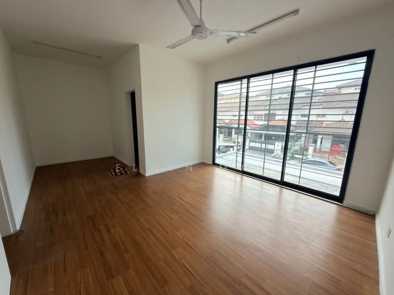 2-storey Terraced House for Sale in Bandar Country Homes (Rawang) - Elwin Mah - Living Room - PropertyGuru.com.my