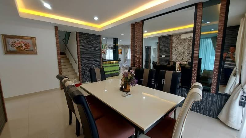 Taman Bukit Kempas ( Fully Renovated & Furnished ) Double Storey Bungalow untuk Untuk Dijual - RM 1,680,000, Mac 2026 - Dining Room - PropertyGuru.com.my