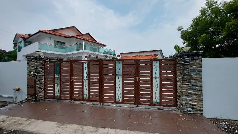 Taman Bukit Kempas ( Fully Renovated & Furnished ) Double Storey Bungalow untuk Untuk Dijual - RM 1,680,000, Mac 2026 - Exterior - PropertyGuru.com.my