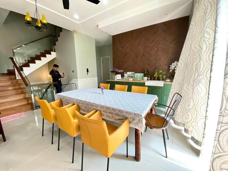 Rumah Berkembar untuk Dijual di Seri Kembangan (Selangor) - Fatin Ismail - Dining Room - PropertyGuru.com.my