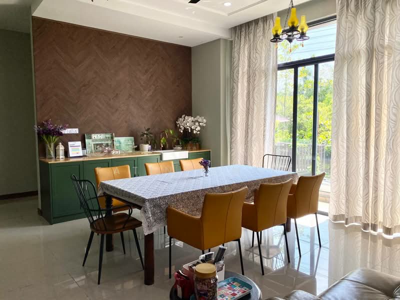 Rumah Berkembar untuk Dijual di Seri Kembangan (Selangor) - Fatin Ismail - Dining Room - PropertyGuru.com.my