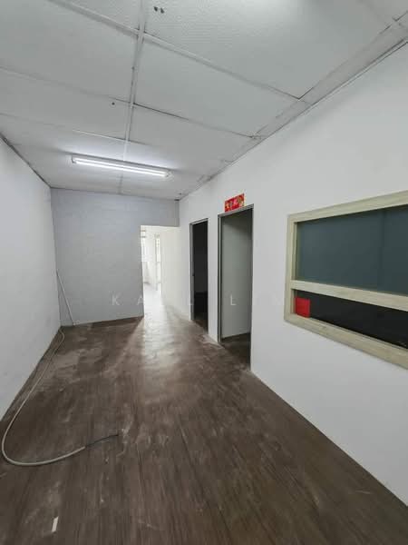 Terrace Factory for Rent in Taman Universiti (Skudai) - Karl Lim - Corridor - PropertyGuru.com.my