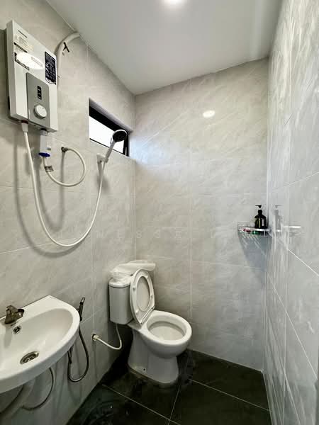 Taman Johor Jaya untuk Untuk Disewa - RM 2,700 /bulan, Mac 2026 - Bathroom - PropertyGuru.com.my