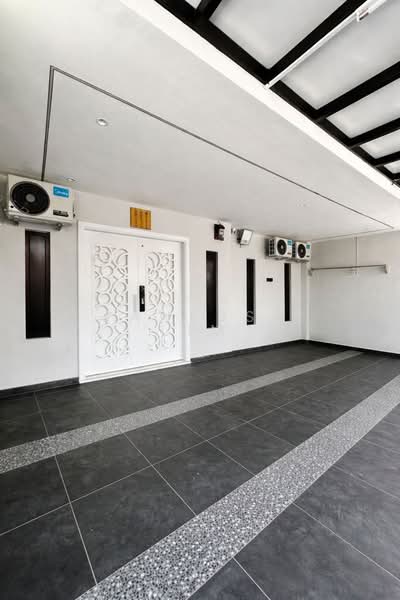 Taman Johor Jaya untuk Untuk Disewa - RM 2,700 /bulan, Mac 2026 - Entrance - PropertyGuru.com.my