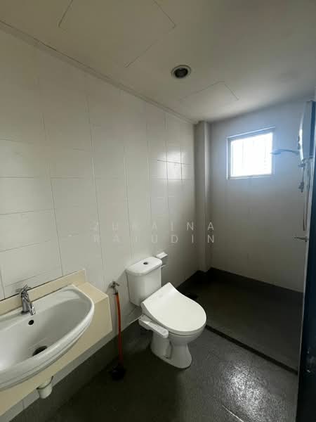 Service Residence for Sale at Suri Puteri - Zuraina Rajudin - Bathroom - PropertyGuru.com.my