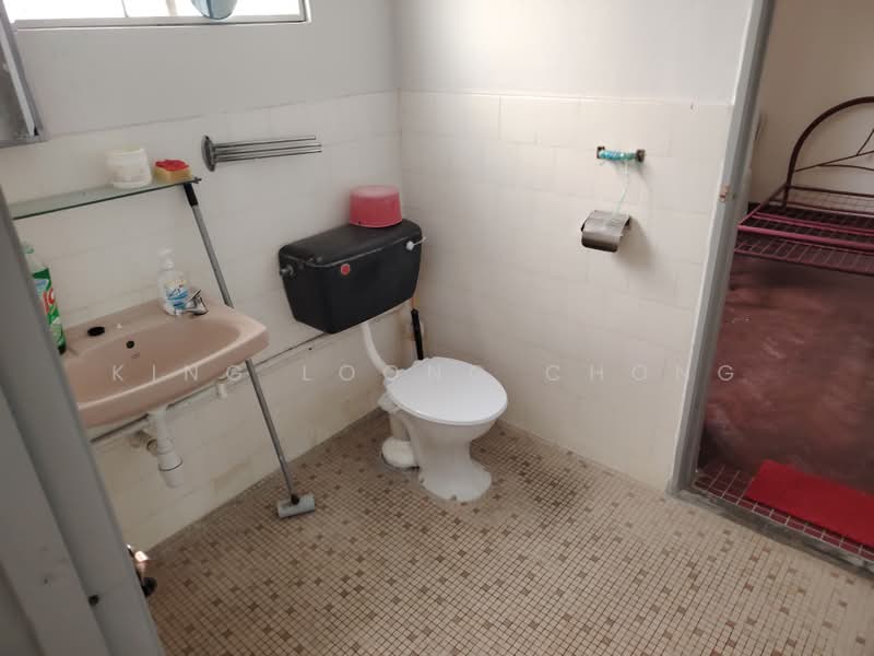 Rumah Banglo untuk Dijual di Petaling Jaya (Selangor) - King Loong Chong - Bathroom - PropertyGuru.com.my