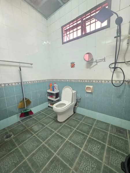 Taman Tampoi Indah untuk Untuk Dijual - RM 610,000, Mac 2026 - Bathroom - PropertyGuru.com.my