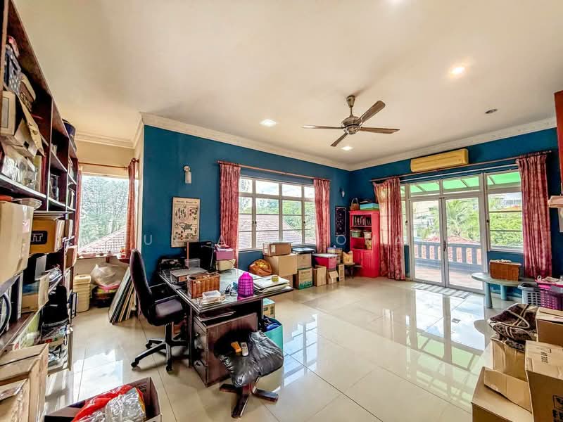 Bungalow for Sale in Country Heights (Kajang) - Nur Alia Omar - Study - PropertyGuru.com.my