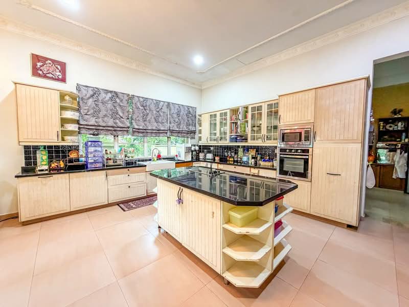 Bungalow for Sale in Country Heights (Kajang) - Nur Alia Omar - Kitchen - PropertyGuru.com.my