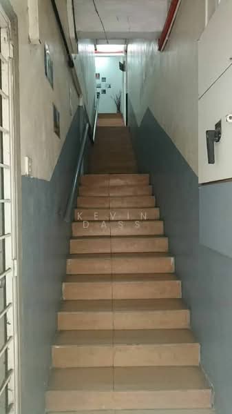 Shop / Office for Sale in TAMAN PUCHONG UTAMA (Puchong) - Kevin Dass - Corridor - PropertyGuru.com.my