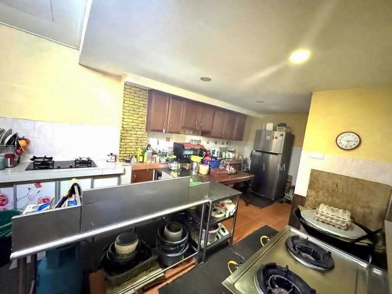 2-storey Terraced House for Sale in Taman Suria Jaya (Cheras) - Azli Ibrahim - Kitchen - PropertyGuru.com.my