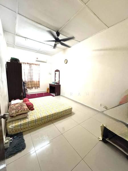 2-storey Terraced House for Sale in Taman Suria Jaya (Cheras) - Azli Ibrahim - Bedroom - PropertyGuru.com.my