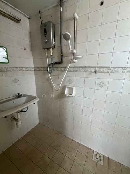 Pangsapuri untuk Dijual di Subang Perdana Goodyear Court 8 - Soh Ping - Bathroom - PropertyGuru.com.my