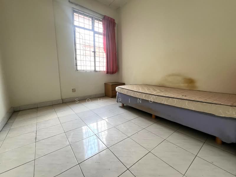 Pangsapuri untuk Dijual di Subang Perdana Goodyear Court 8 - Soh Ping - Bedroom - PropertyGuru.com.my