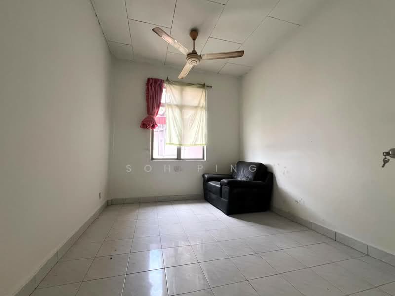 Pangsapuri untuk Dijual di Subang Perdana Goodyear Court 8 - Soh Ping - Living Room - PropertyGuru.com.my