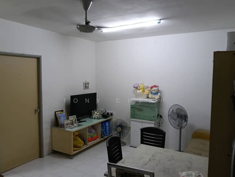 Apartment for Sale at Sri Ivori Apartment - Tony Cheah - Living Room - PropertyGuru.com.my