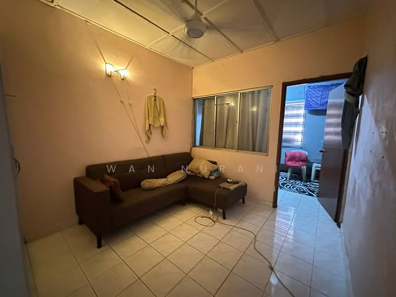 2-storey Terraced House for Sale in Batu Caves (Selangor) - Wan Nurani - Living Room - PropertyGuru.com.my
