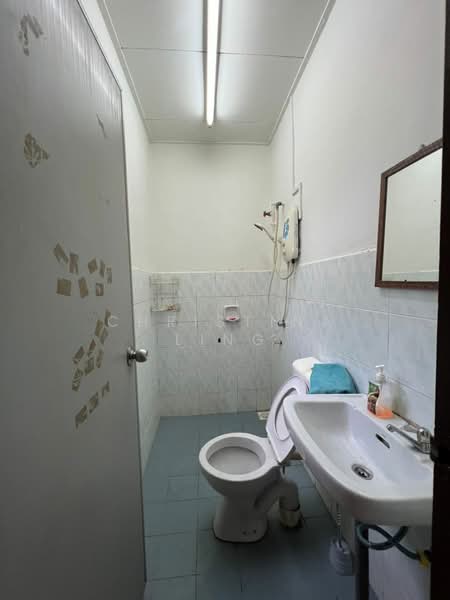 Taman Nusa Perintis 2 untuk Untuk Disewa - RM 3,000 /bulan, Mac 2026 - Bathroom - PropertyGuru.com.my