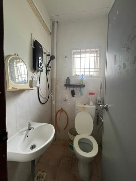 Taman Nusa Perintis 2 untuk Untuk Disewa - RM 3,000 /bulan, Mac 2026 - Bathroom - PropertyGuru.com.my