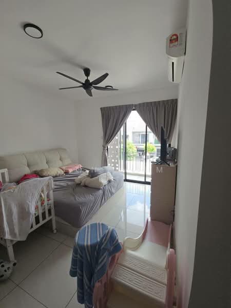 2-storey Terraced House for Sale in Austin Crest (Johor Bahru) - Tony Lim - Living Room - PropertyGuru.com.my