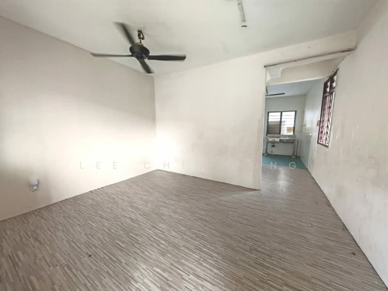 2-storey Terraced House for Sale in Tampoi (Johor) - Lee Chin Wong - Living Room - PropertyGuru.com.my