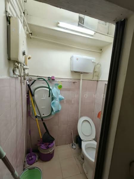 1-storey Terraced House for Sale in Taman Century (Johor Bahru) - Chuan Hong Kee - Bathroom - PropertyGuru.com.my
