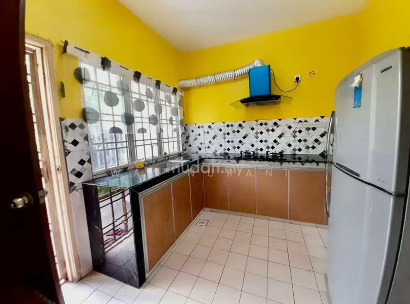 2-storey Terraced House for Sale in Taman Tasik Prima (Puchong) - Wan Nurani - Kitchen - PropertyGuru.com.my