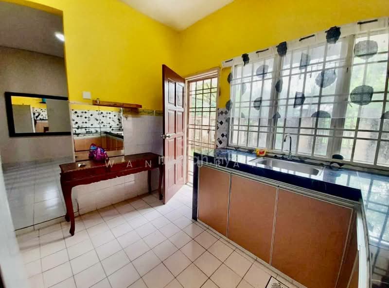 2-storey Terraced House for Sale in Taman Tasik Prima (Puchong) - Wan Nurani - Kitchen - PropertyGuru.com.my