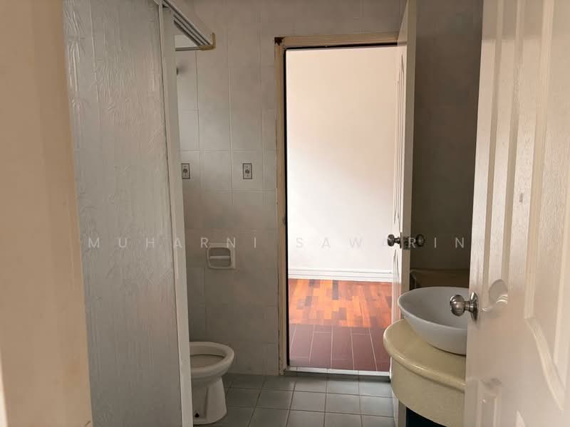 2.5-storey Terraced House for Sale in Sunway SPK Damansara (Batu) - muharni sawarin - Bathroom - PropertyGuru.com.my