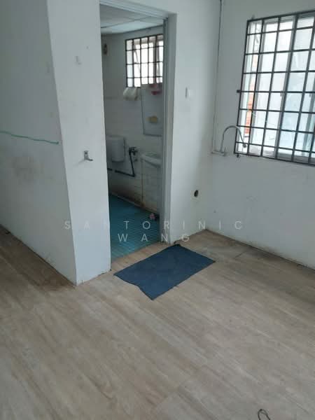 Semi-D Factory for Rent in Taman Perindustrian Kota Puteri 1 (Masai) - Santorinic Wang - Bathroom - PropertyGuru.com.my