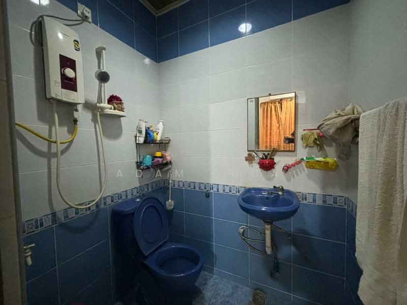 1-storey Terraced House for Sale in Taman Universiti (Skudai) - Adam Chua - Bathroom - PropertyGuru.com.my