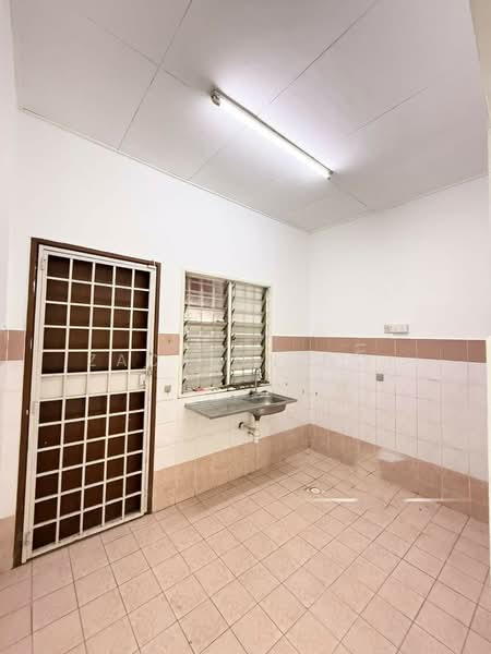 Below Market Value 1.5 Sty Corner Lot Bandar Bukit Raja Klang untuk Untuk Dijual - RM 660,000, Mac 2026 - Kitchen - PropertyGuru.com.my