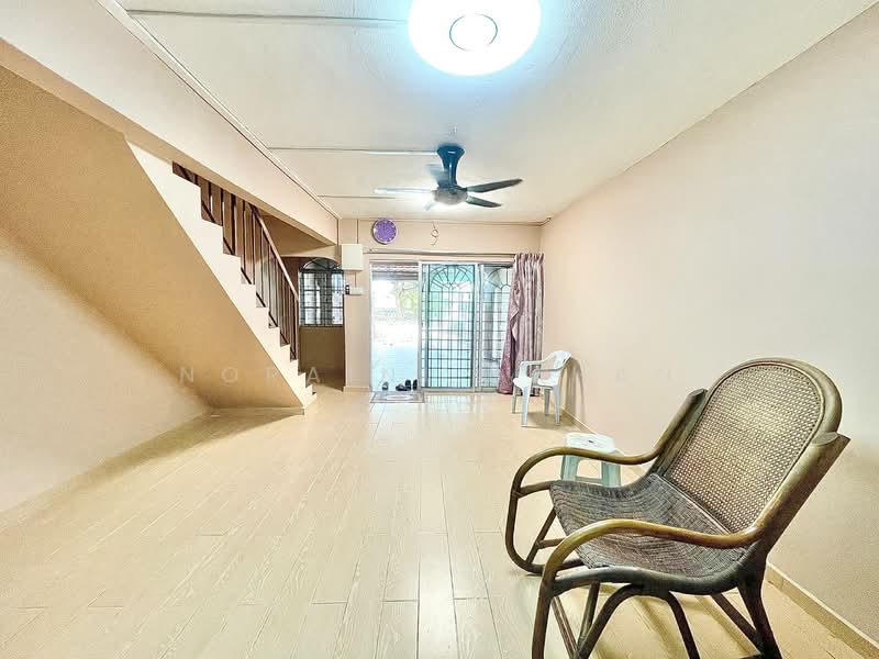 2-storey Terraced House for Sale in Seksyen 25 (Shah Alam) - Noraini Dahan - Living Room - PropertyGuru.com.my