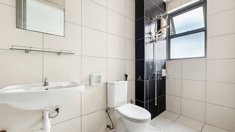Service Residence for Sale at D'Pulze Cyberjaya - Khairul Zainal - Bathroom - PropertyGuru.com.my