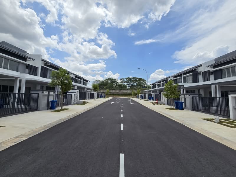 2-storey Terraced House for Sale in Amverton Hills (Sungai Buloh) - Josh Chong - Exterior - PropertyGuru.com.my
