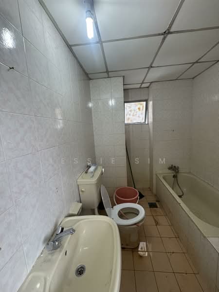 Condominium for Rent at The Pearl (Pearl Point) - Jessie Sim - Bathroom - PropertyGuru.com.my