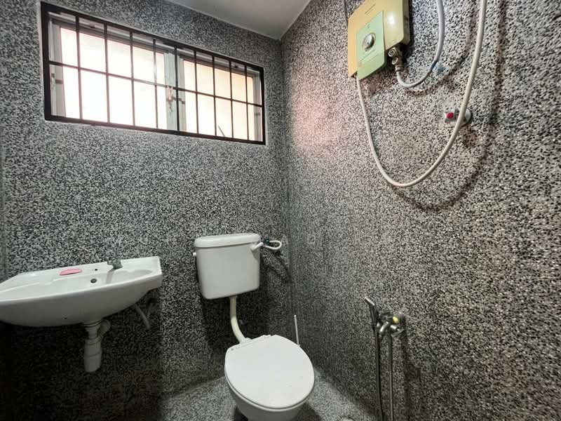 Condominium for Rent at Langat Jaya Condominium - Muhammad Faiz - Bathroom - PropertyGuru.com.my